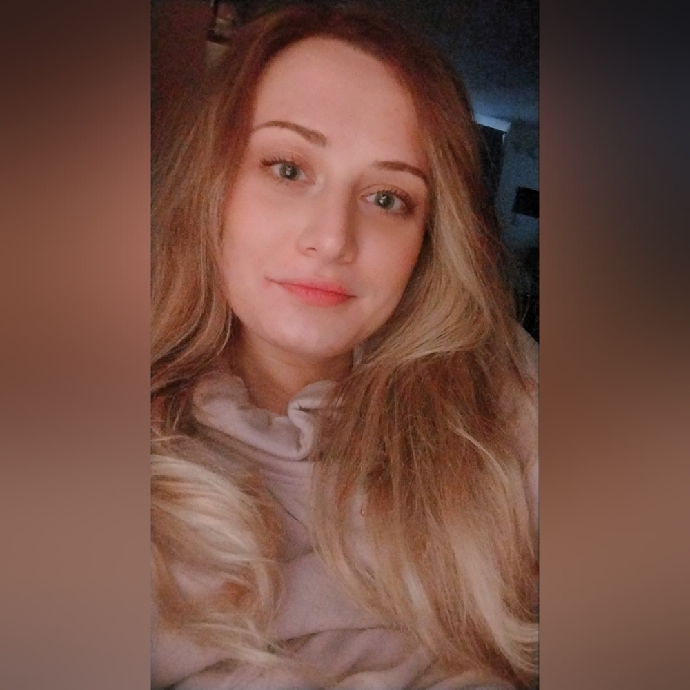 Meet your Posher, Larissa